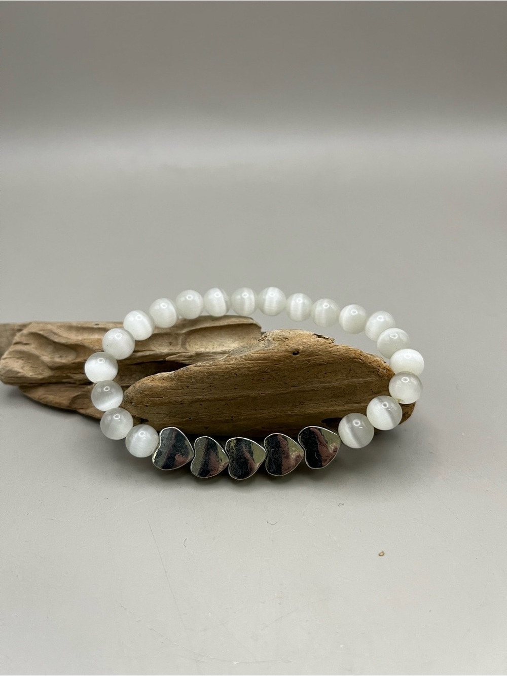 Light Grey Fiber Optic Beaded Bracelet Silver Tone Hearts Stretch Stacking Boho - Picture 2 of 4